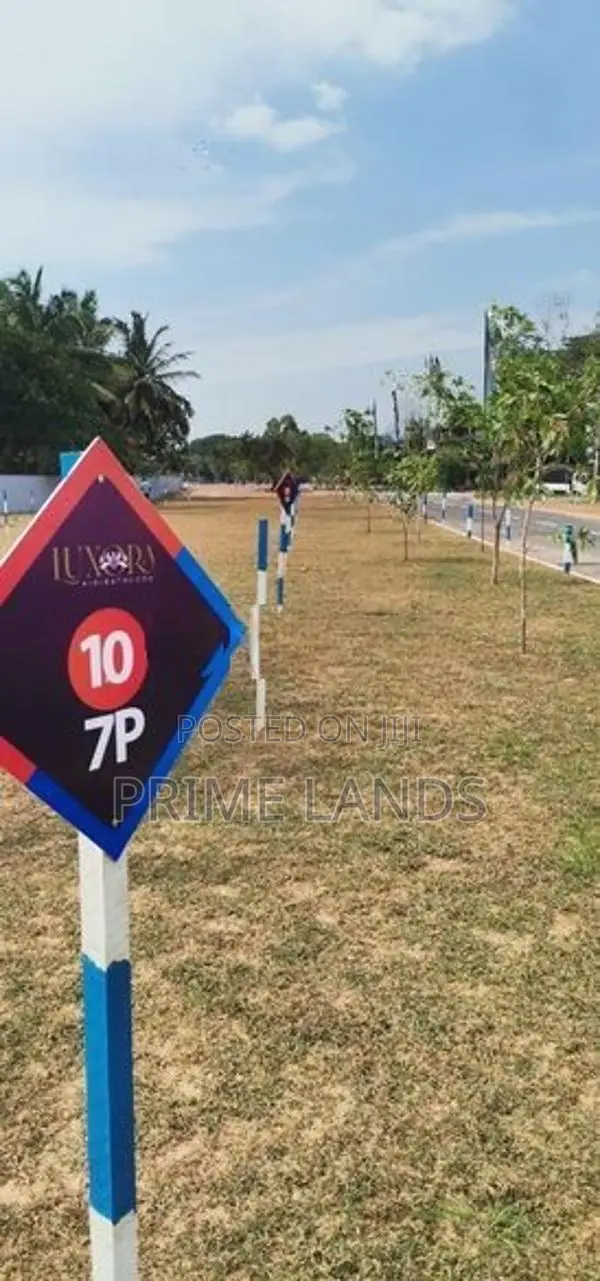 කිරිබත්ගොඩ නේවාසික බිම්කොටස් වත්තල බස් පාරට මුහුණලා