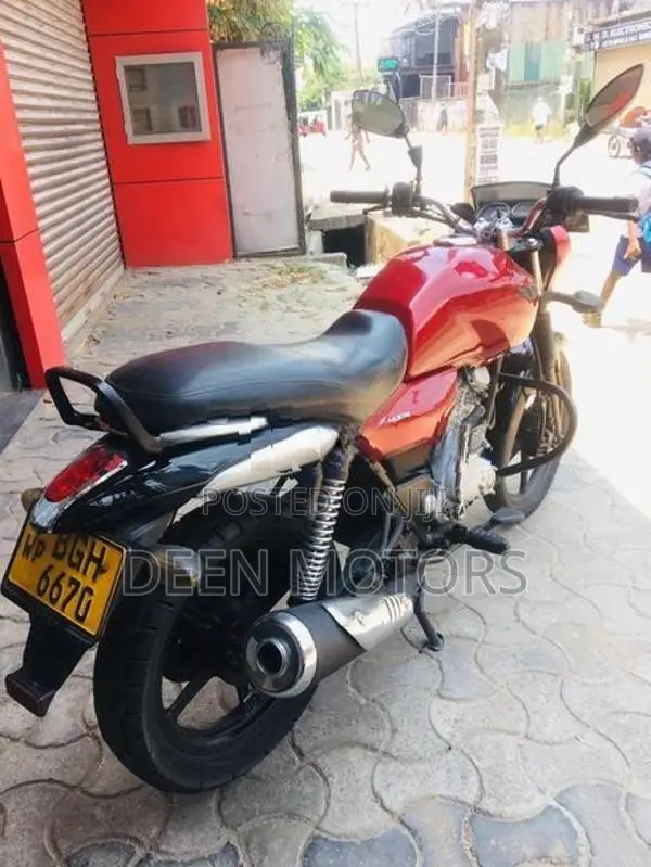 Bajaj V15 2017