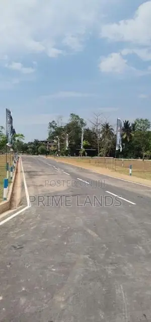 කිරිබත්ගොඩ නේවාසික බිම්කොටස් වත්තල බස් පාරට මුහුණලා
