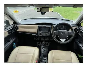 Toyota Axio Hybrid 2013