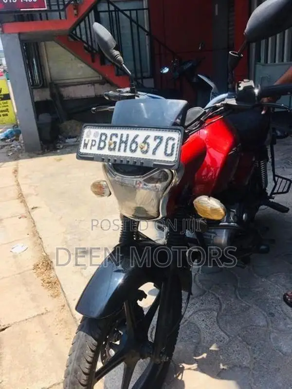 Bajaj V15 2017