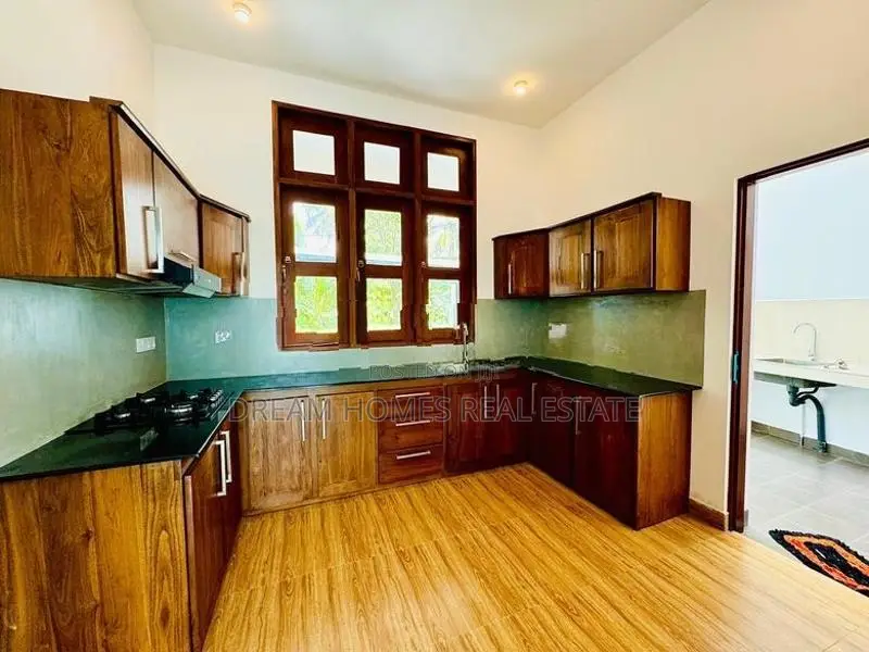 Modern 3 Storey House with Pool – Maharagama