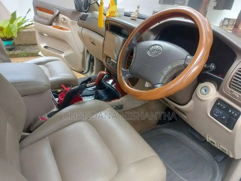 Toyota Land Cruiser Sahara 2000