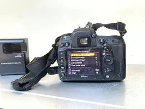 Nikon D7000 DSLR with 300mm lens
