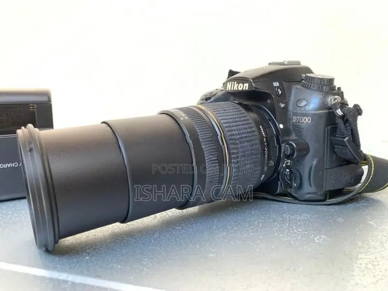 Nikon D7000 DSLR with 300mm lens