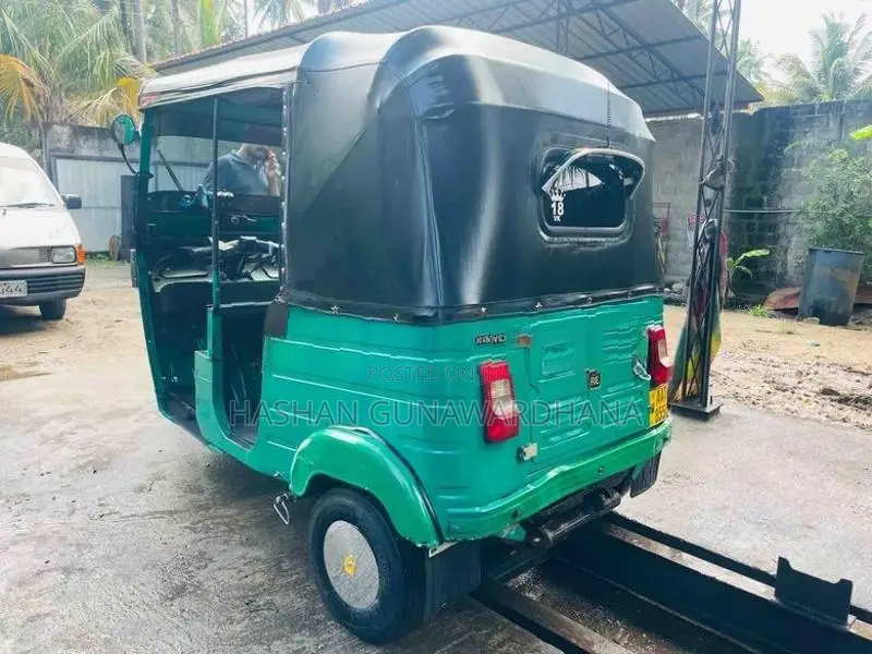 Bajaj RE 2014