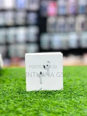 Apple AirPods 4 ANC