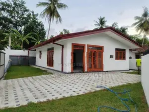 පර්චස් 10ක අලුතෙන්ම ඉදිකරන වටිනා තනිමහල් නිවස විකිනීමට(0997 to o9l)