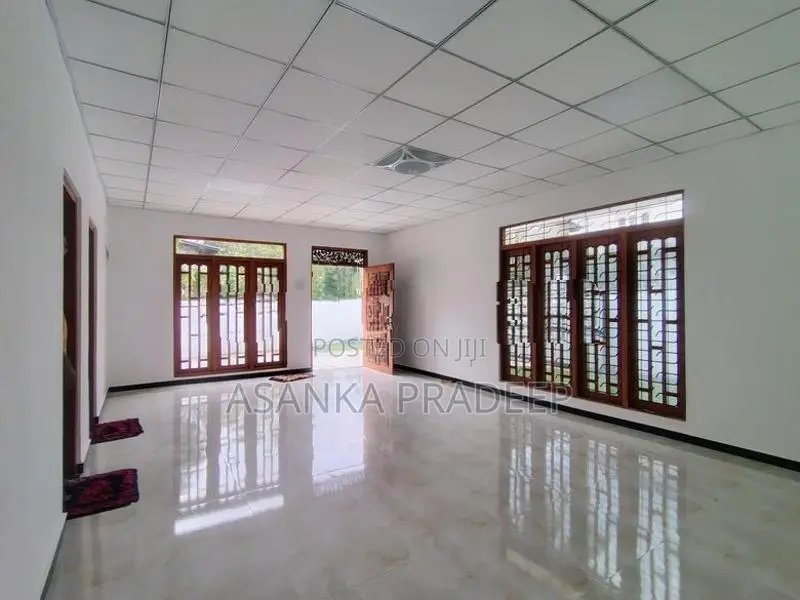 පර්චස් 10ක අලුතෙන්ම ඉදිකරන වටිනා තනිමහල් නිවස විකිනීමට(0997 to o9l)