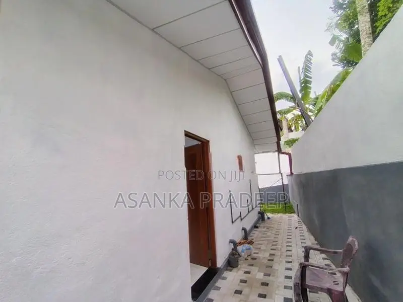 පර්චස් 10ක අලුතෙන්ම ඉදිකරන වටිනා තනිමහල් නිවස විකිනීමට(0997 to o9l)