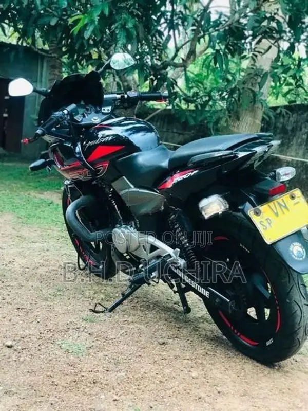 Bajaj Pulsar 220F 2010