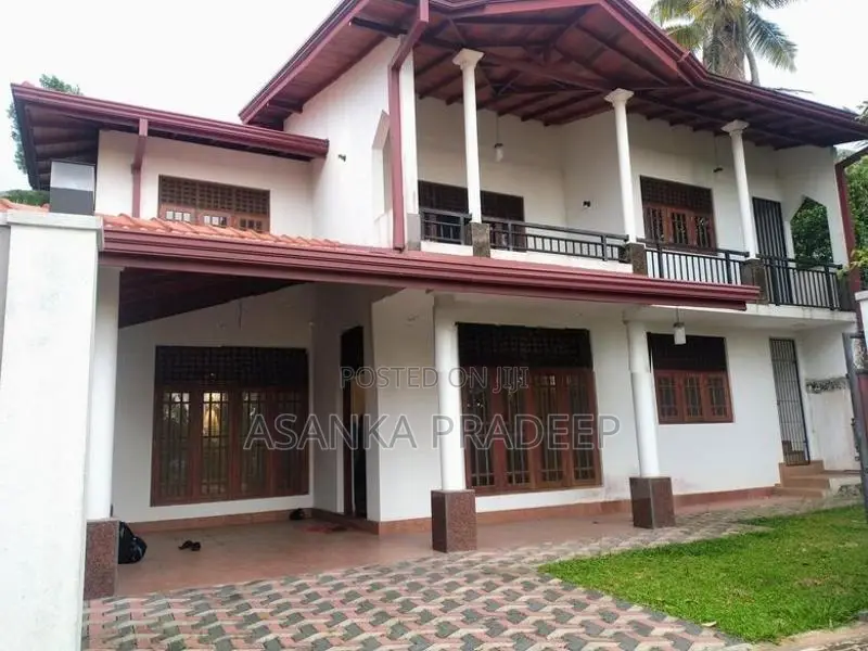 හයිලෙවල් මාර්ගයට මීටර් 300 දුරින් සුඛෝපභෝගී වටිනා දෙමහල් නිවසක්(ivf79o