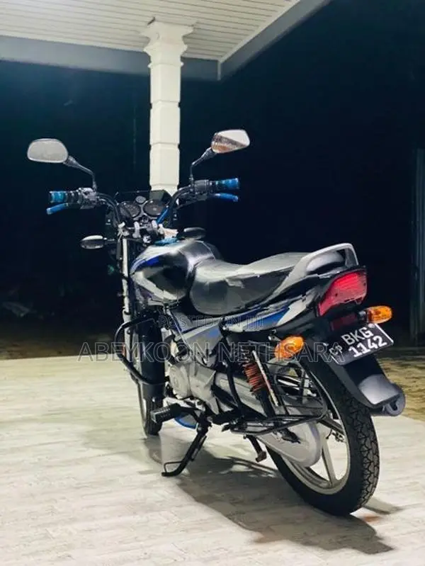 Bajaj CT100 2025
