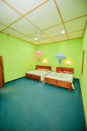 Restaurant with 8 rooms and 10 tables (40 p land)in Embilipitiya(bwi73