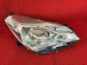 Toyota Vitz KSP 130 Head light
