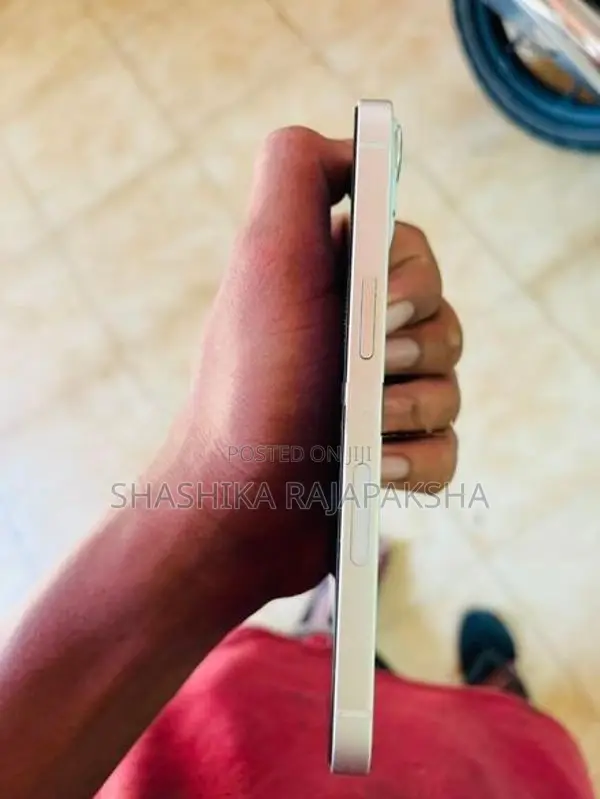 Apple iPhone 13 (Used)