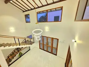 පිලියන්දලින් වෙනස්ම නිමාවකින් යුත් සුකෝපබෝගී දෙමහල් නිවස විකිනීමට
