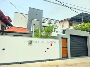 පිලියන්දලින් වෙනස්ම නිමාවකින් යුත් සුකෝපබෝගී දෙමහල් නිවස විකිනීමට