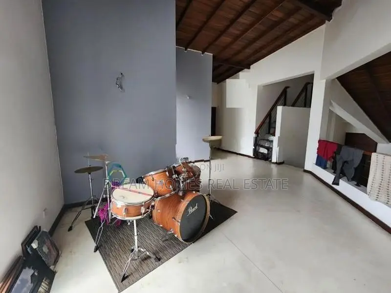 22 perches Four-Bedroom House in Thalawathugoda, Hokandara