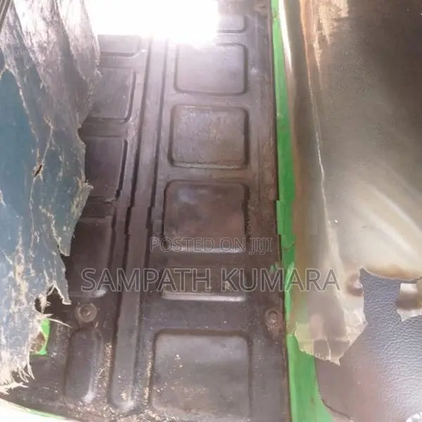 Bajaj RE 2004