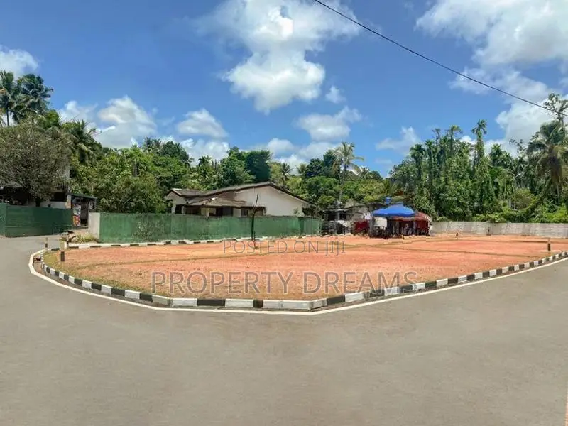 Athurugiriya Oruwala Spacious Land for Sale