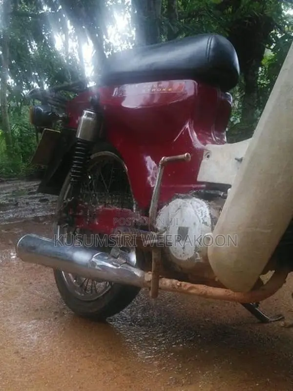 Bajaj M80 2004