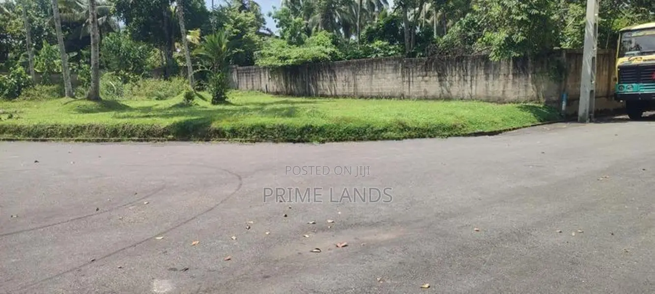 Athurugiriya , Residential Land for Sale in Mullegama Road