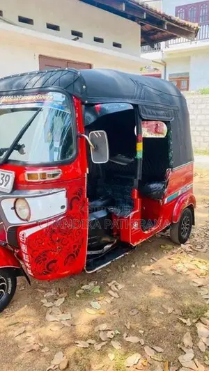 Bajaj RE 2015