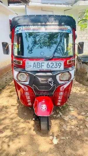 Bajaj RE 2015