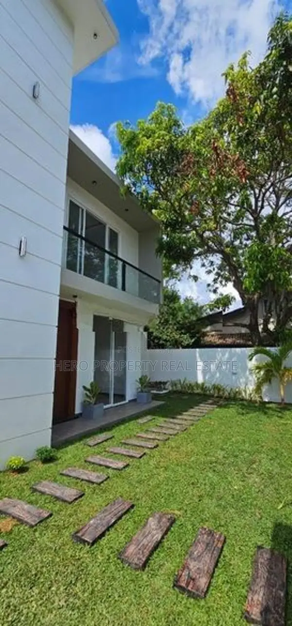 Brand New Super Luxury House for Sale in Piliyandala