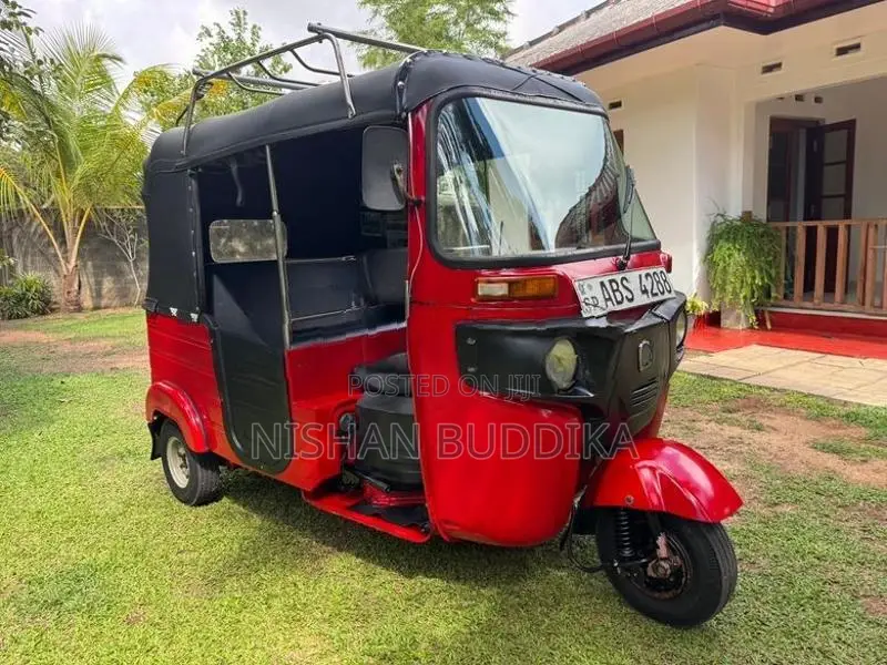 Bajaj RE 2018