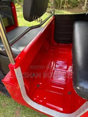 Bajaj RE 2018