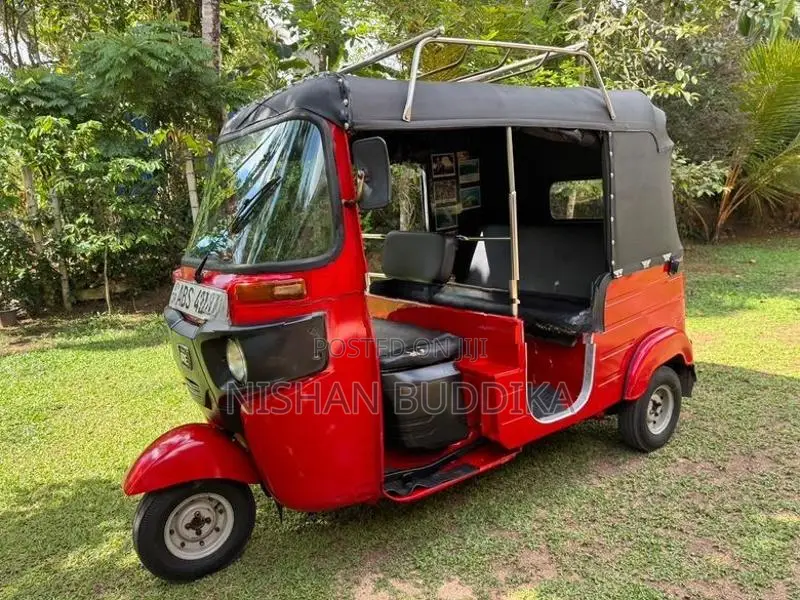 Bajaj RE 2018