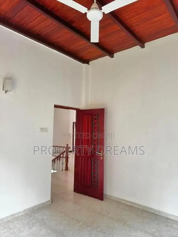 Pannipitiya Luxury Living Elegant House for Sale