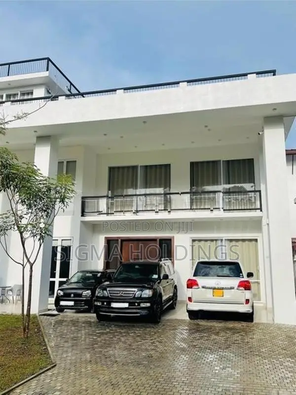 Piliyandala Super Luxury 3 Storied Spaces Elegant House