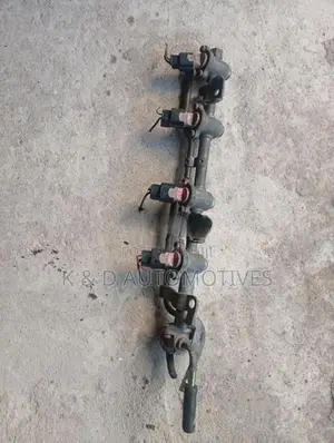 Nissan Sunny GA15 Injector Rail