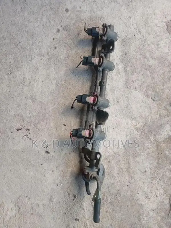 Nissan Sunny GA15 Injector Rail