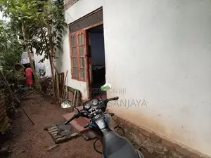 නිවස සහිත ඉඩම විකිණීමට - හංවැල්ල