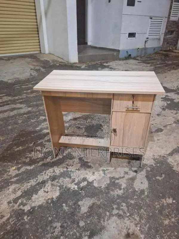 Office Tables 3×1.5 Ft Brand New