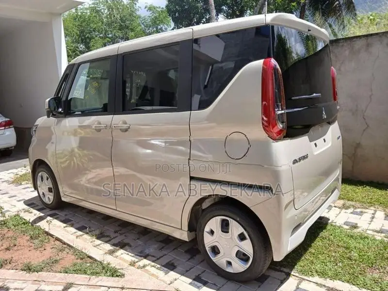 Mitsubishi eK Space 2025