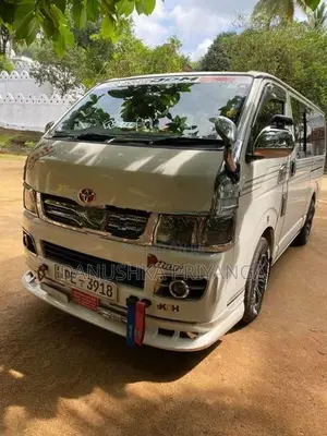 Toyota KDH 200Gl 2012