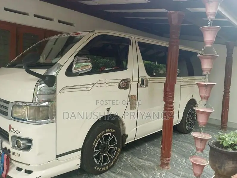 Toyota KDH 200Gl 2012