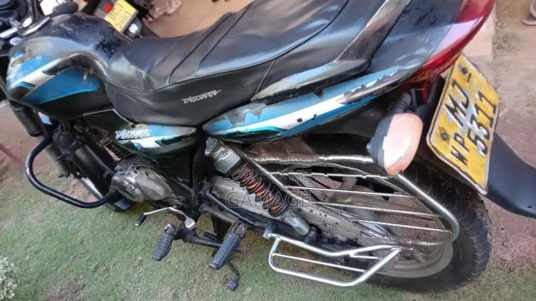 Bajaj Discover 2005