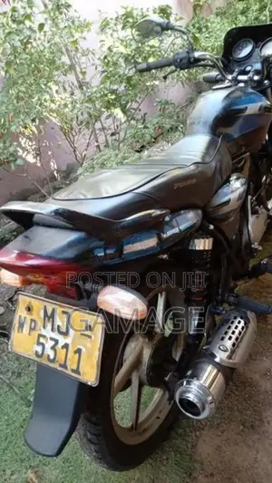 Bajaj Discover 2005