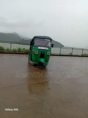 Bajaj RE 2011