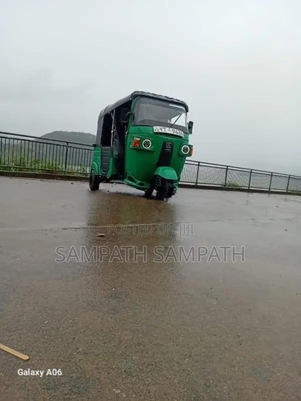Bajaj RE 2011