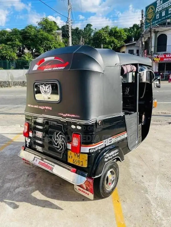 Bajaj RE 2011