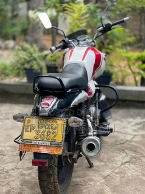 Bajaj V15 2016