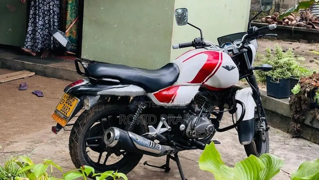 Bajaj V15 2016