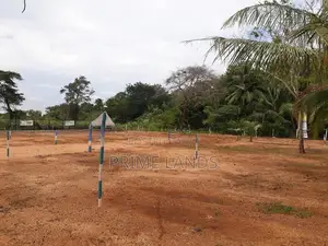 අනුරාධපුර පුත්තලම් ප්‍රධාන බස් පාරට මුහුණලා ඉඩම්